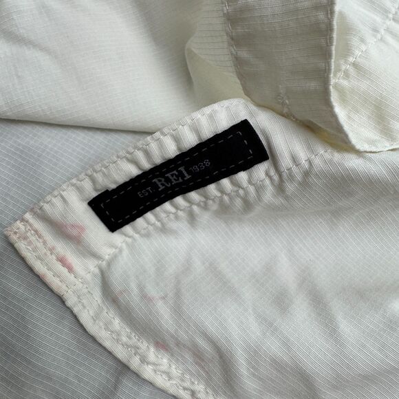 REI UPF 30+ Nylon Button Down Shirt Womens Medium Off White Zip Pocket Outdoor - Picture 11 of 16